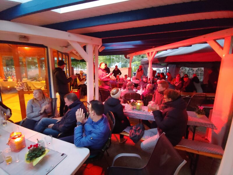Tennis-Vereinsmeisterschaft und Saisonabschluss 4 Tennis-Vereinsmeisterschaft und Saisonabschluss 4