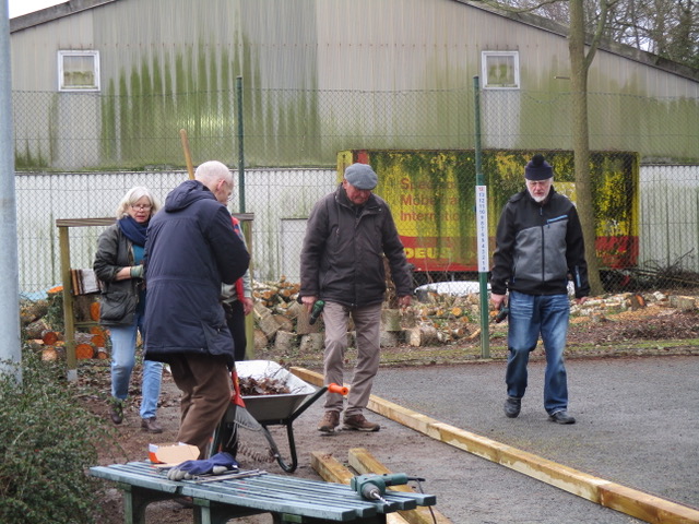 Arbeitseinsatz auf der Boule-Anlage 3 Arbeitseinsatz auf der Boule-Anlage 3